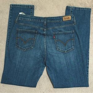 Woman’s size 10 midrise Levis (30x32)